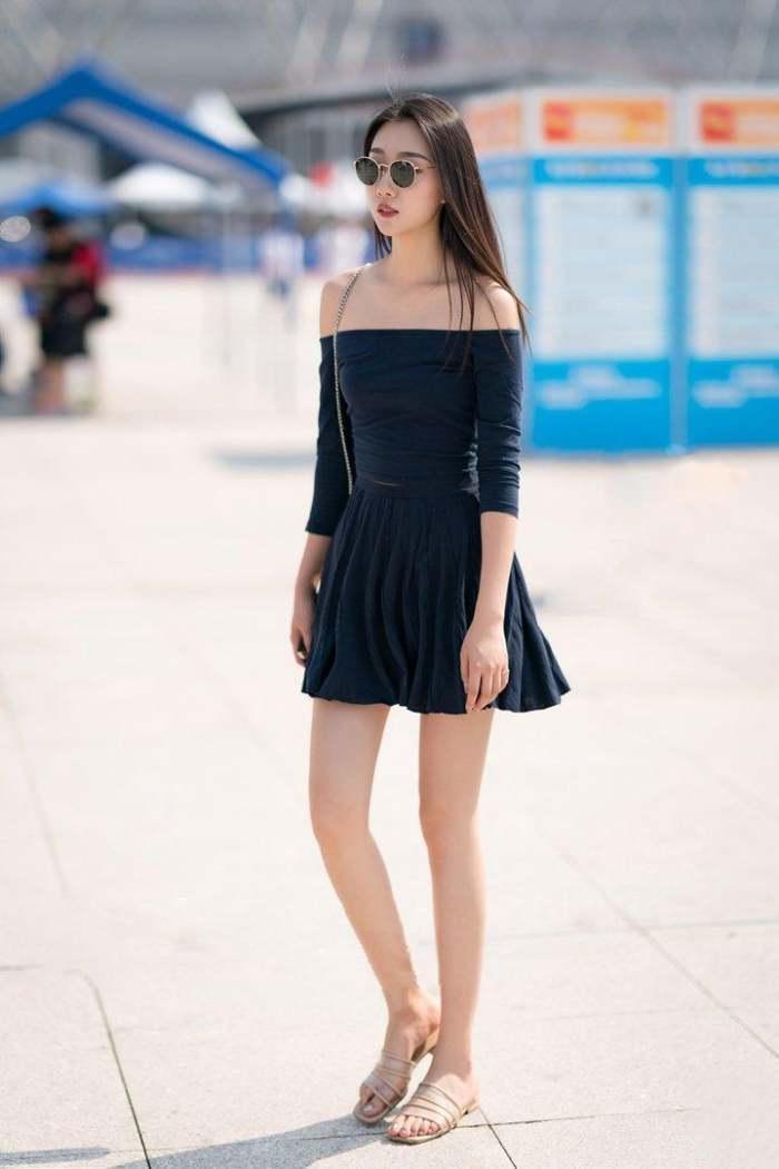 街拍：街上美女一个个穿得清爽迷人，修长的美腿让人喜欢的不得了