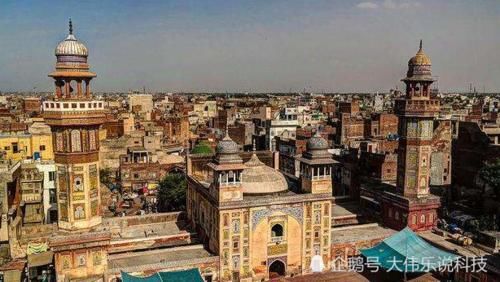 这个国家对我国免签，旅游业经济突飞猛进，日本人和韩国人万分眼