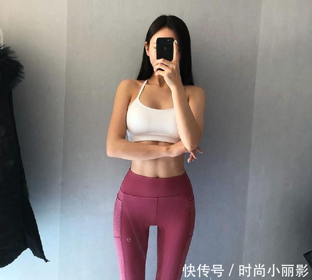 紧身打底裤：身材一级棒的美女，散发青春气息，更显年轻靓丽！