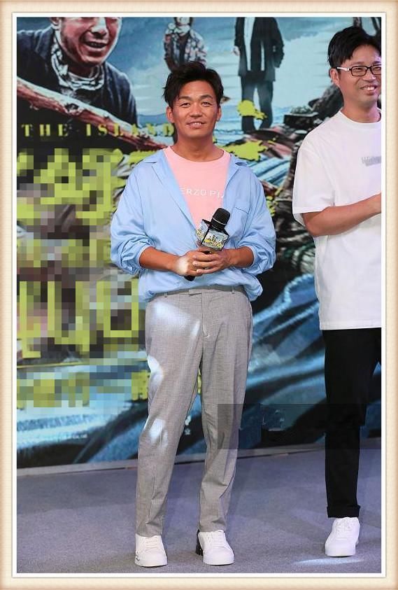 本以为穿粉色的吉克隽逸够大胆了，可看到王宝强，我忍不住笑了！