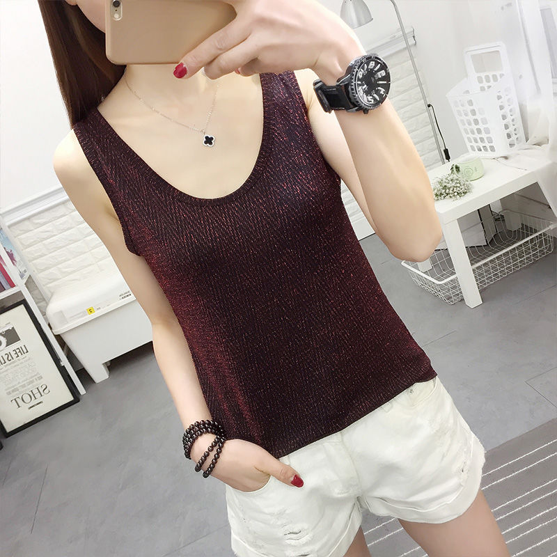 难怪越来越多的女人不穿裙子，炎炎夏日穿这样的吊带背心，超好看