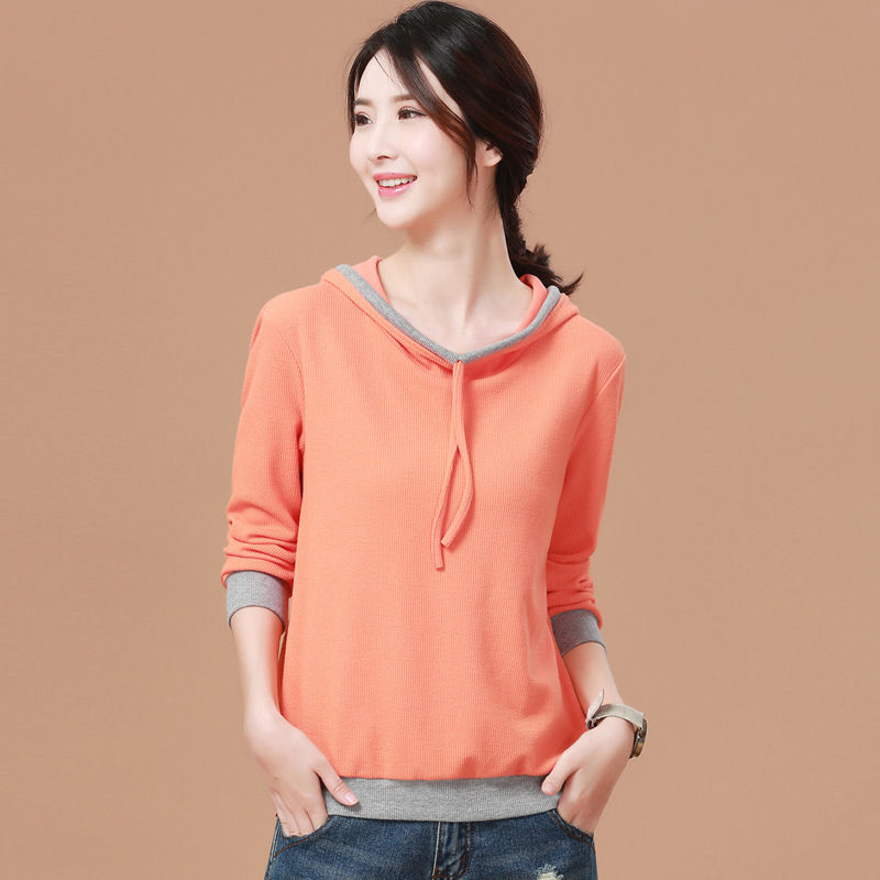 会打扮的女人都不穿裙子了，现在流行下面这时髦卫衣，简直美炸天