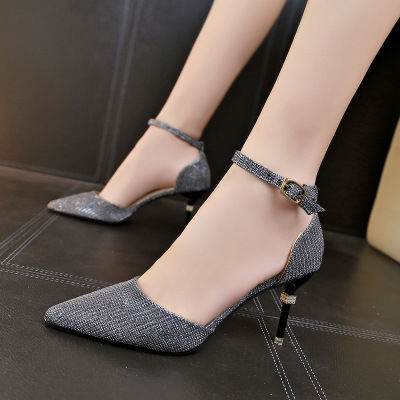 他为何频频偷看“小姨子”?难道就是因为她穿高跟鞋我穿平底鞋