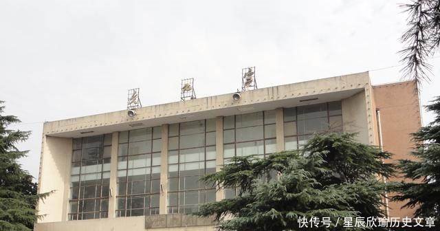 昔日，在这家年产5万发炮弹的兵工厂火控车间，不能穿带钉子的鞋