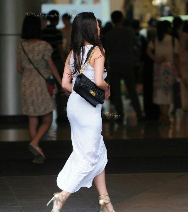 素人街拍:微胖小姐姐,穿着时髦裙装出街,散发青春时尚魅力!