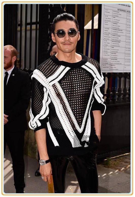 胡兵太潮了吧!渔网衫配亮皮裤，网友:圈内没几个人敢这么穿!