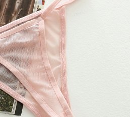 女人穿这种“法式睡衣”很迷人，凸显迷人身材，男人见了挪不开眼