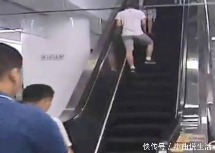 男子地铁站买票,售票机前站半天不走,工作人员他在揩油