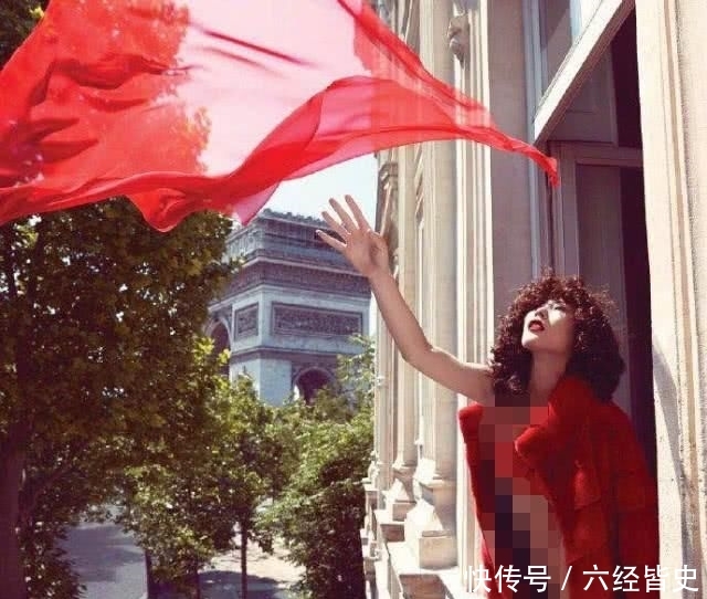  『爆炸』刘雯时尚大片曝光 爆炸头红裙演绎时髦女郎