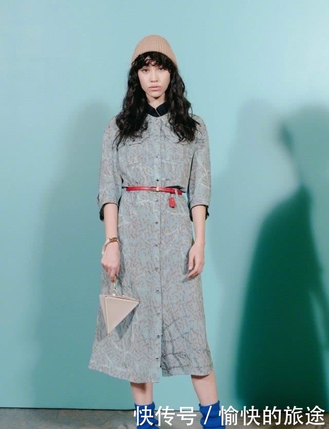 #光希#水原希子时装周走秀,碎花裙满满田园风,与木村光希合影成亮点
