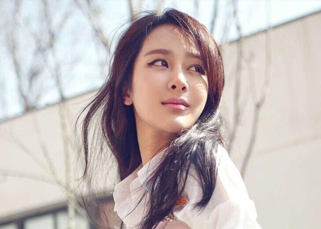 杨紫分手，张雪迎工作室出面澄清小三风波，杨紫力挺表示与其无关