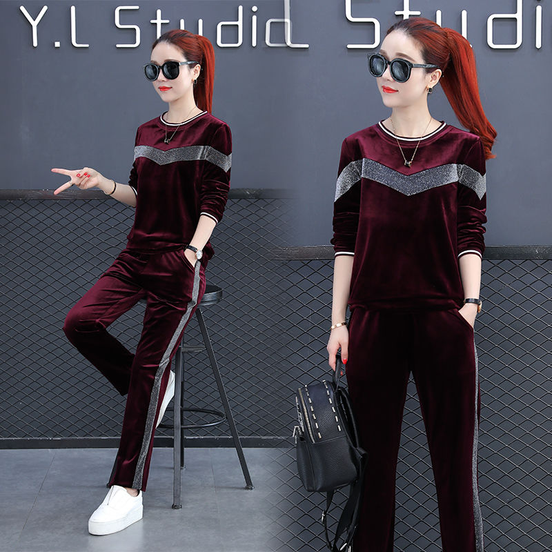 70后都不穿妈妈装了,学下面来一款“秋装套装”,美的让人痴迷