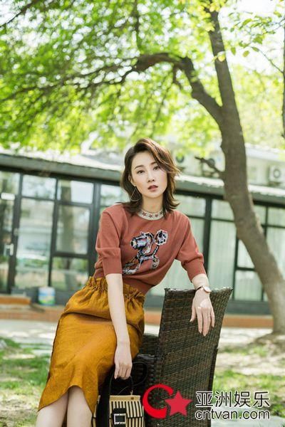 林鹏夏日街拍 职场街头率性切换