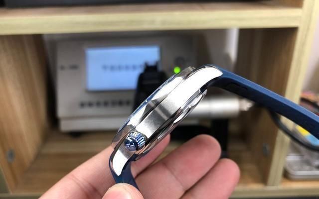  欧米茄：新款海马300中，你最喜欢哪个颜色？进来看看我的看法吧