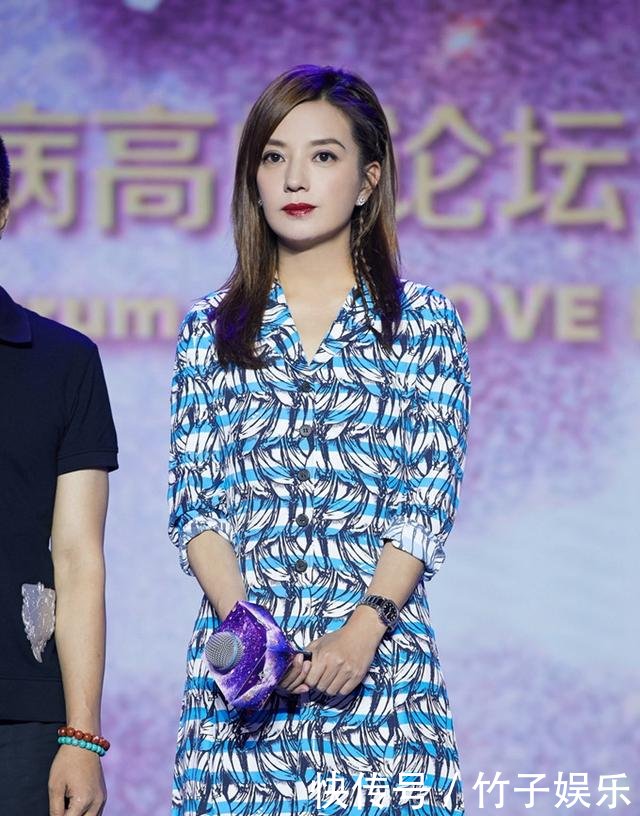 赵薇不仅瘦了，还换了造型师吗？服装搭配一次比一次惊艳！
