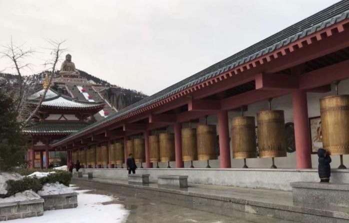  「游客」世界第一铜铸大坐佛，高38.66米，已成当地代表性景点！