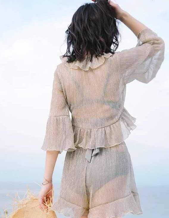 时尚穿搭：透视裙与比基尼，这个小姐姐，优雅又迷人！