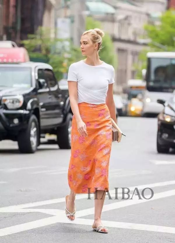 好看| 各种场合都能Hold住的“Tee+过膝裙”，包你时髦一整夏!