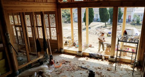  「宫殿」安徽一农村儿子为父亲建“宫殿”，造价300万！村里最“