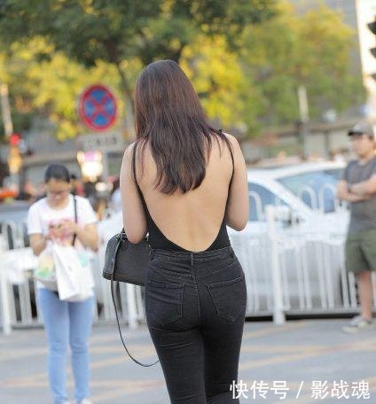 街拍图五美女穿紧身裙，小蛮腰，大长腿，连背影都那么迷人！