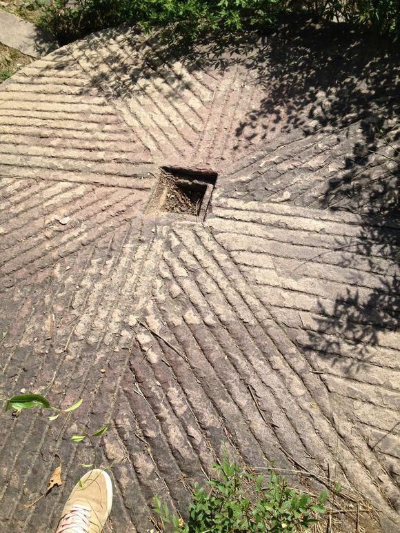 一个行走在绝壁上的村子《举起手来》