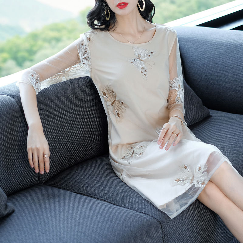 42岁老婆从来不穿套装，入秋后连衣裙一套接着一套买，美爆了