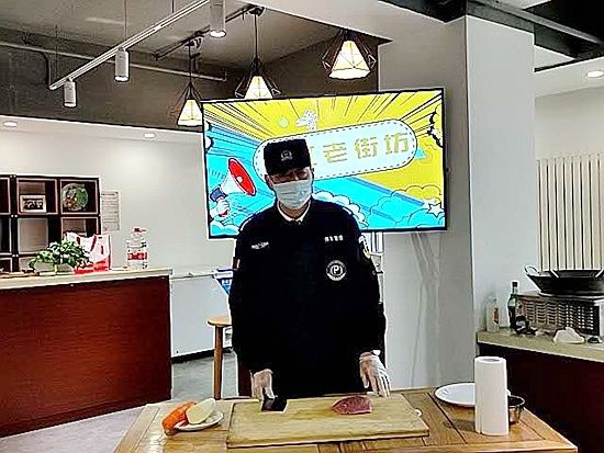  #新技能#疫情期间宅家无聊？线上直播教金顶街老街坊“get”新技能