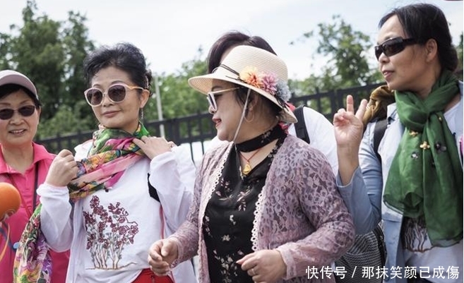 “中国大妈”组团去韩国血拼扫货，结账那一刻韩国人直接沸腾了！