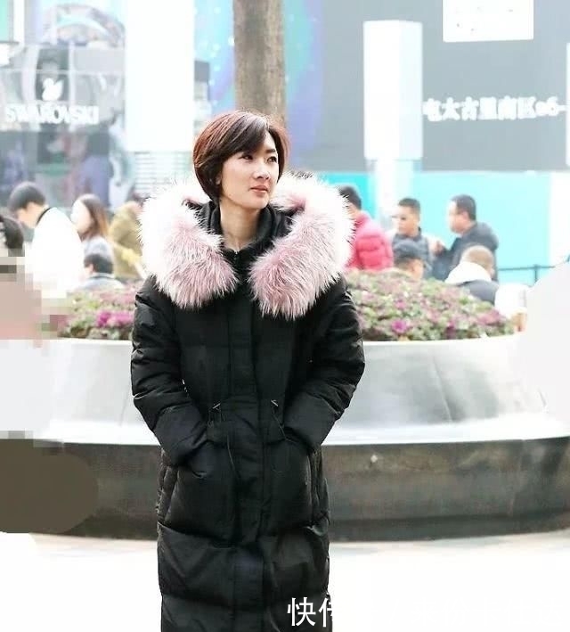 「羽绒大衣」长款羽绒服美女,不仅温暖,而且漂亮