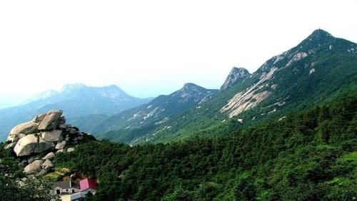 江西一座“被忽略”的山，有72座山峰，主峰海拔1496米