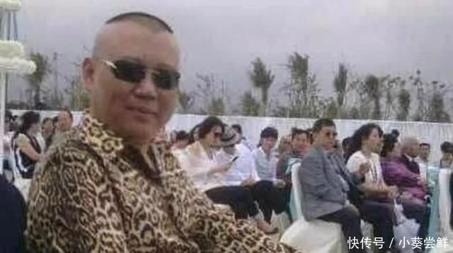 「求求」谁穿谁丑的8件衣服!尤其第3件,求求你赶紧扔掉吧!