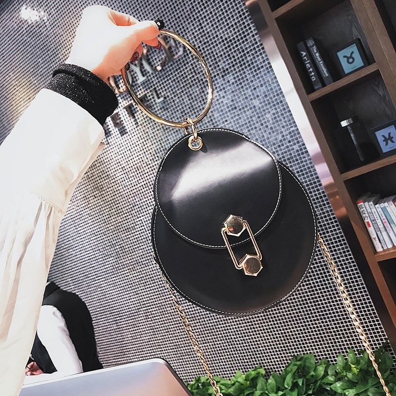 出门旅游看见好多美女都背了这样的包，稀罕坏了，一回来就下手了