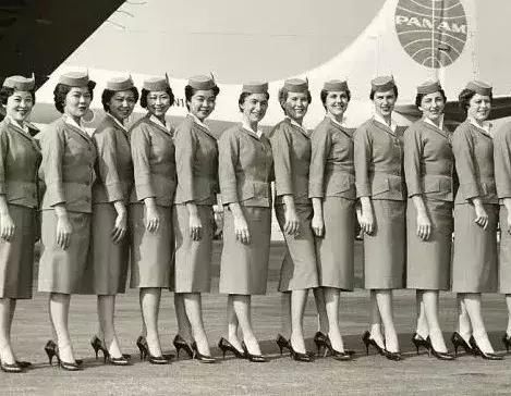 空姐制服的百年演变史，让你明白制服诱惑的真正原因