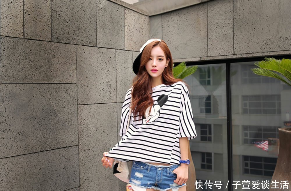  泳装|清纯比基尼泳装小姐姐，女人味十足，展现出不一样的气质！