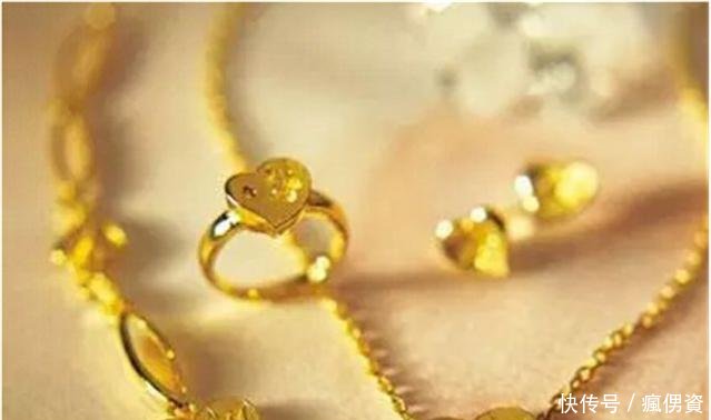 佩戴黄金项链时，谨记“3不要”！很多人在乱戴，难怪项链很廉价