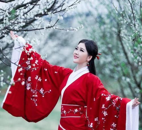 『 汉服』网友：同一个人？，女生穿汉服有多美？穿汉服前VS穿汉服后