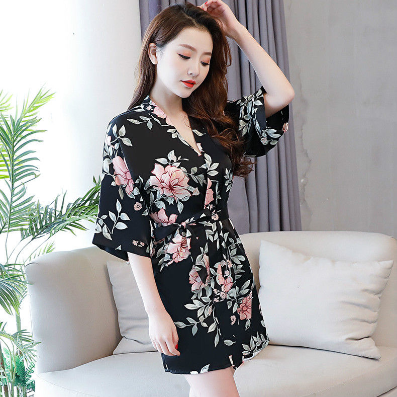 太美了!难怪老婆不穿文胸，这样的“微透”睡衣，实在善解人意