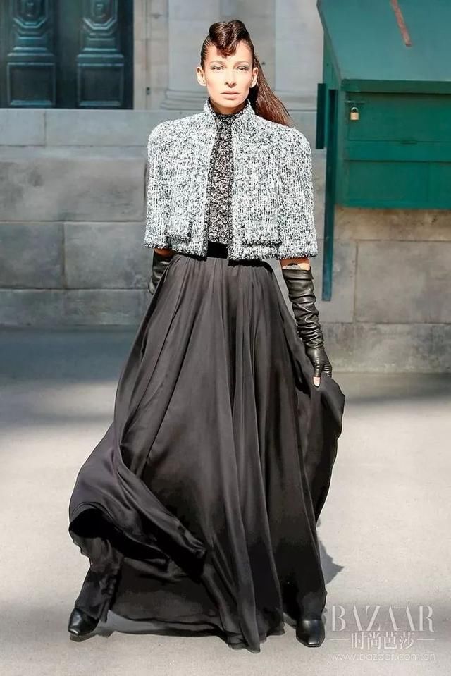 塞纳河倒映的Chanel高定，流淌的是左岸的旧时光