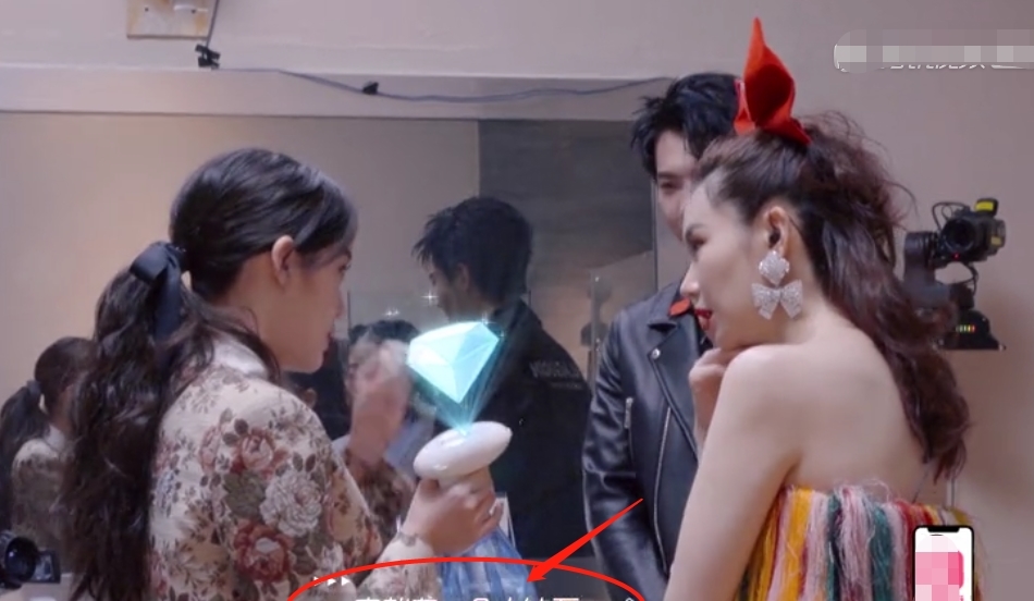 『消毒』欧阳娜娜是真“壕”,用钻石过滤消毒自来水,有钱人的世界我不懂