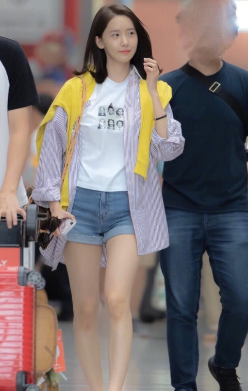 林允儿只有脸能看，罗圈腿难看到不忍直视，还穿短裤也是服了！