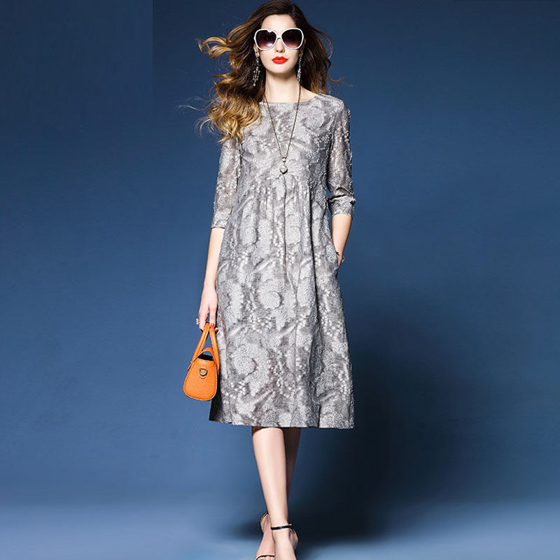 40岁女人绝不能错过的气质连衣裙，优雅时尚又得体，特有女人味