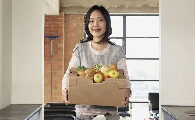  「过程中皮肤」年纪大了易长皱纹？若能多吃这2类食物，或许能抵挡一下
