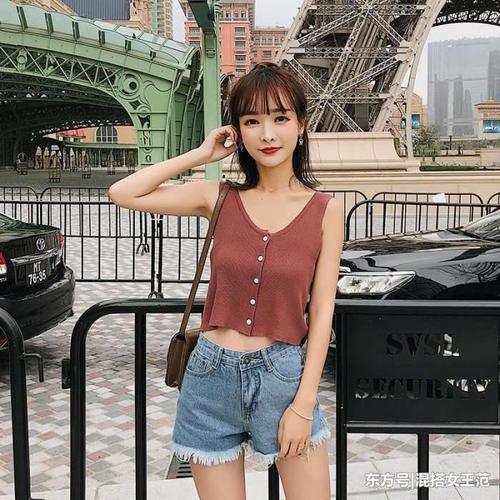 露大腿的季节到了, 选高腰牛仔短裤穿出迷人的大腿和翘臀