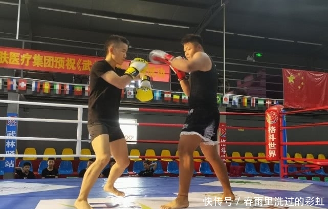 余昌华对战女侠