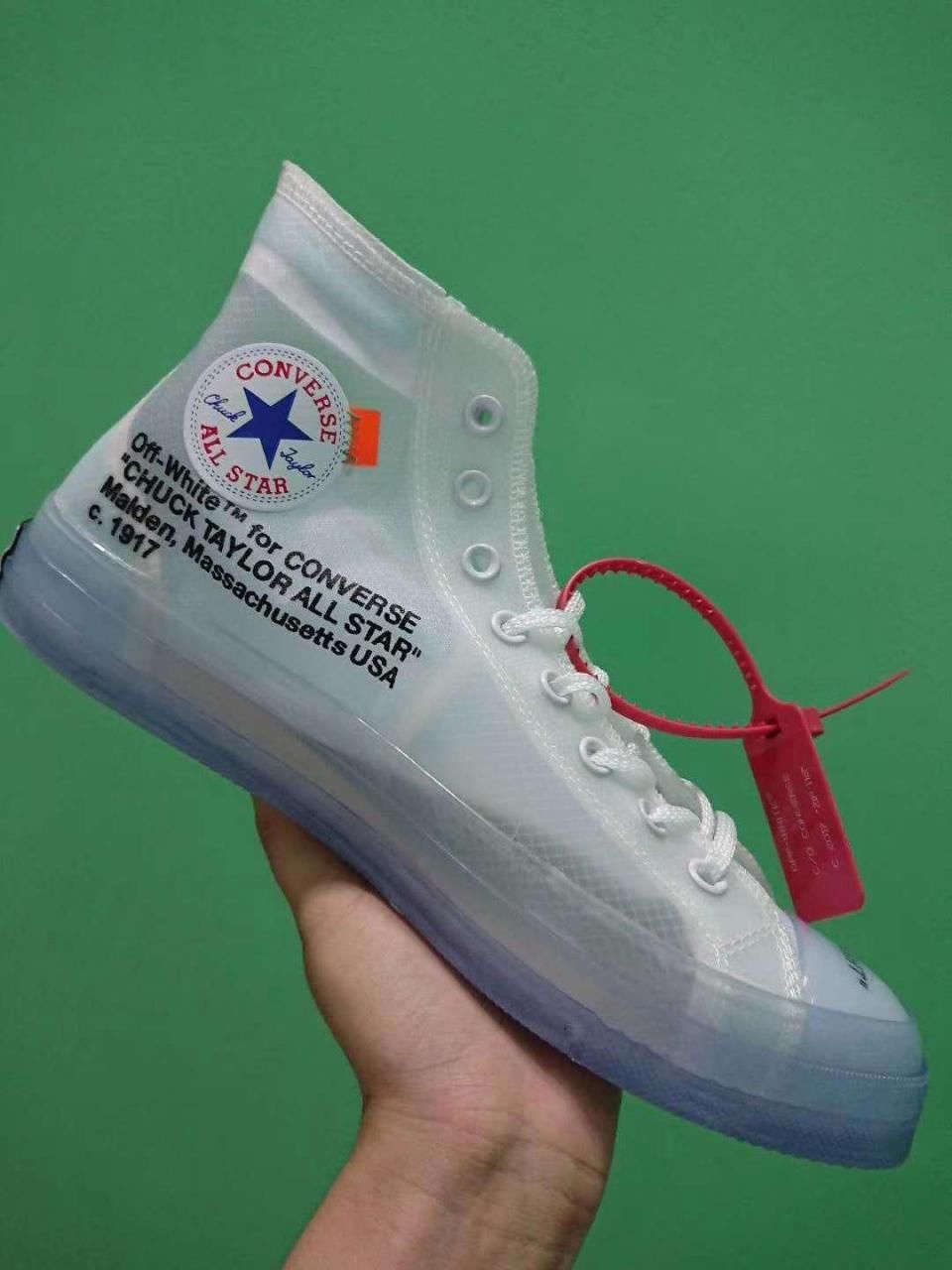 给自家汉子买东西，想送男朋友一双鞋，400以内有什么好推荐吗?