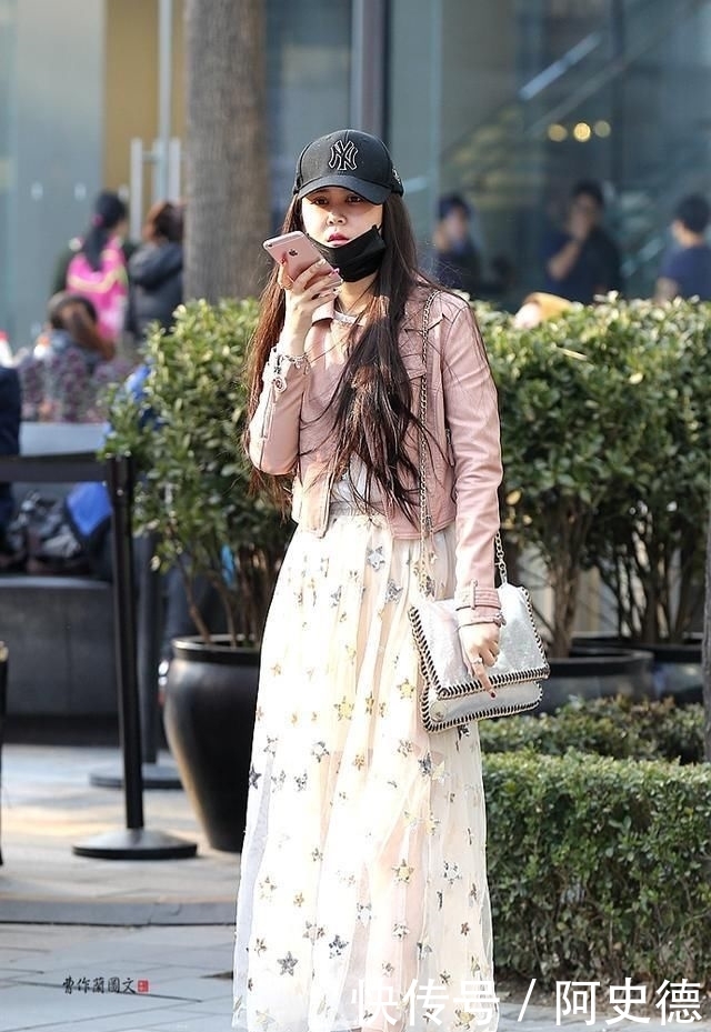 「劲头」美女青睐皮夹克,好搭配,好打理,还能穿出帅气有担当的劲头