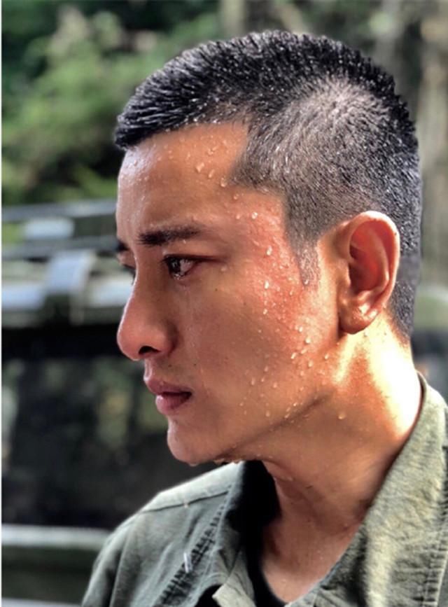 懒理出轨女助理谣言，贾乃亮高温拍戏中暑却无半句软弱和抱怨