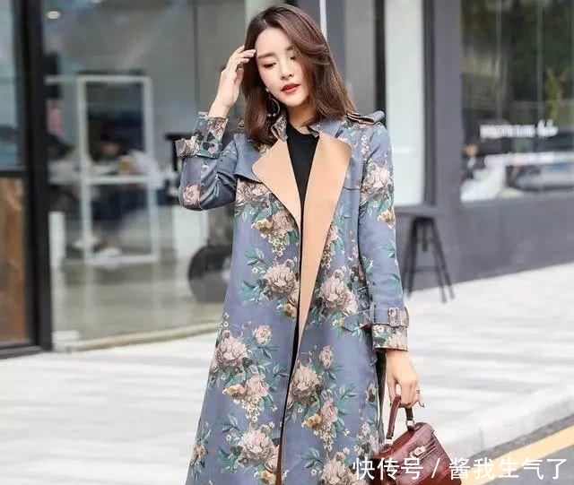 「长款过膝」长得不够洋气?这些时尚感爆棚的发型和外搭,教你即刻变身潮女