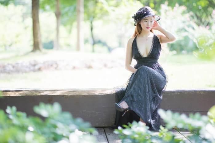 深圳街拍 美女短裤和短裙 凸显了女神婀娜多姿的好身材 好喜欢!