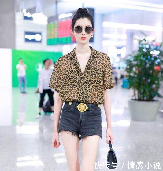 奚梦瑶变身“豹纹女士”，搭配牛仔热裤，还撞衫了金泰妍